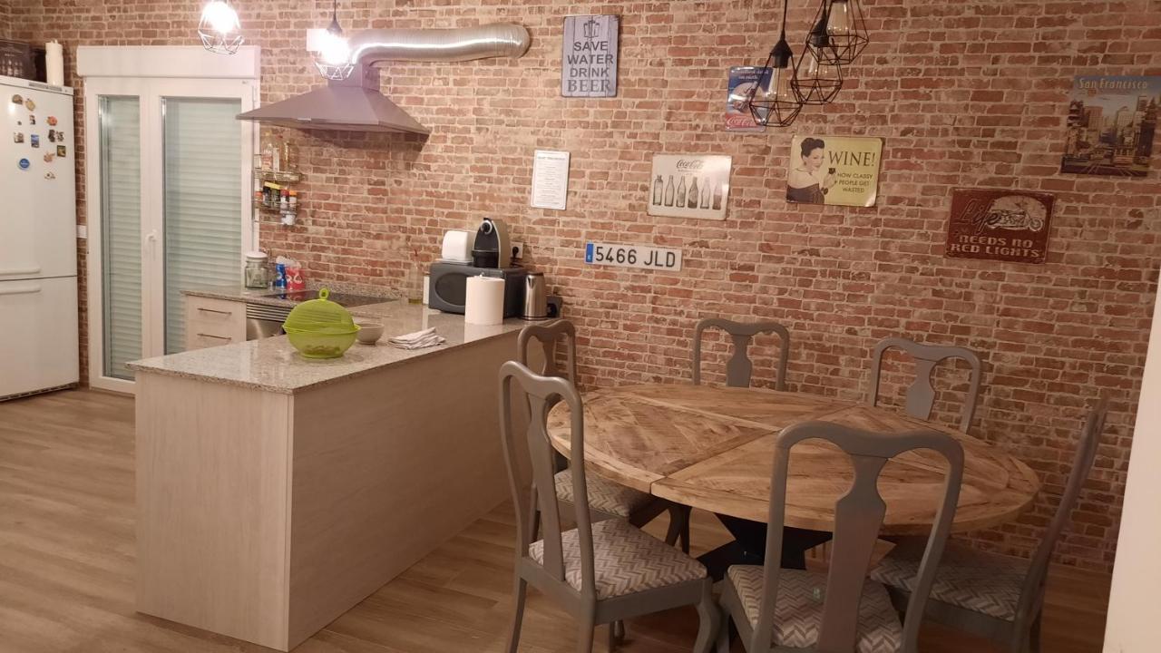 Chalet Con Piscina Y Bbq Para 10 Personas Сан-Мартин-де-Вальдейглесьяс Экстерьер фото